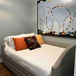 Trendy West Town Flat - 2 Bed / 1.5 Bath W Parking * Chicago