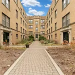 1Br Beautifully Furnished Apt With King-Sized Bed - Marshfield W2