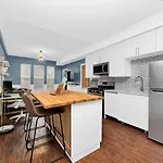 Modern 2 Bedroom In Avondale Apartment