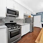 Modern 2 Bedroom In Avondale Apartment