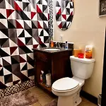Clean, Spacious, Inexpensive Queen Br Guest house *
