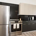 Chic 2 Bedroom Suite With Gym Meeting Room By Stay Gia