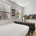 Nice & Comfy Studio Apt Close To Shops & Dining - Montrose 210 & 212