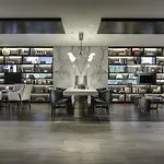 Hyatt Centric Magnificent Mile 4*