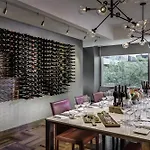 Hyatt Centric Magnificent Mile 4*