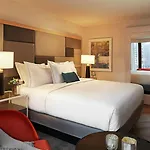 Hotel Doubletree By Hilton Magnificent Mile 4*