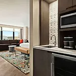 Hotel Doubletree By Hilton Magnificent Mile 4*