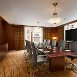 Hilton Magnificent Mile 3*