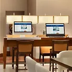 Hilton Magnificent Mile Hotel 3*
