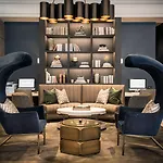 Londonhouse Chicago, Curio Collection By Hilton