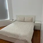 Adorable 2 Bedroom Apartment With Free Street Parking