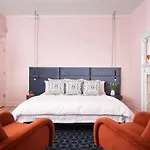 The Neighborhood - Lincoln Park Hotel