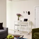 The Neighborhood - Lincoln Park Hotel *