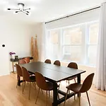 Updated 3 Bedroom In Portage Park! Free Parking!