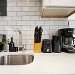 Cozy With In-unit Laundry And Wi-fi! - Montrose 111 *