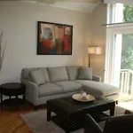 Roscoe Village Apartment *