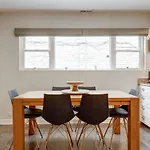Free Parking! Designed For Work And Play - Perfect For Any Traveler With 2 Work Spaces And Old Town Charm Townhouse