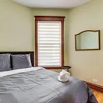 Garage Parking - Vintage Charm - And A Fabulous Location! Easily Enjoy The Best Of Chicago!