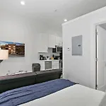 Studio Apt With Laundry, Near Shops! - Montrose 316 & 318