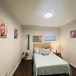 Cossy Close To Lake In Apartment Chicago