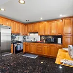 Cheerful 3-Bedroom Residential Home
