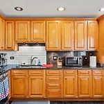 Cheerful 3-Bedroom Residential Home