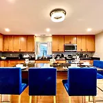 Luxurious 3Br 3Ba Duplex With King Bed, Gym And Big Yard