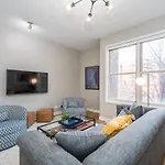 Vibrant And Modern 2-Bedroom Home Near Downtown