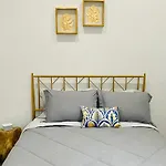 Lincoln Park 3 Bedroom Penthouse