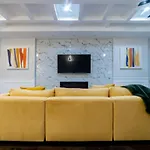 Luxury Chicago Th Is A 10-Minute Drive To Dwtn, Perfect For City Access Rsv Now