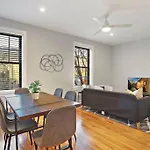 3Br Beautifully Designed Apt Close To Shops - Belmont A3