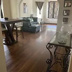Clean, Spacious, Inexpensive Queen Br Guest house Chicago