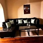 Clean, Spacious, Inexpensive Queen Br Guest house *
