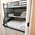 Large Ultra Modern 3Br/1Ba Near Univ Of Chicago