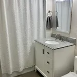 Apartment Lincoln Park With Backyard!