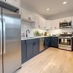 Pet Friendly Southport Corridor Condo - Amazing Shopping At Your Doorstep! Condo