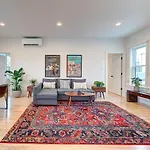 Pet Friendly Southport Corridor Condo - Amazing Shopping At Your Doorstep! Condo