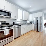 Avondale Condo Near Classic Bars, Eateries, And More! Condo