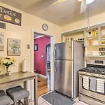 Holiday home With Spacious Yard 14 Mi To Dtwn *