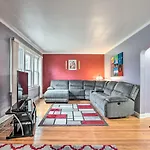With Spacious Yard 14 Mi To Dtwn Holiday home Chicago