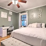 With Spacious Yard 14 Mi To Dtwn * Chicago
