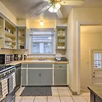With Spacious Yard 14 Mi To Dtwn Holiday home