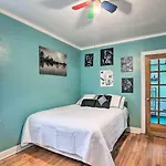 With Spacious Yard 14 Mi To Dtwn Holiday home