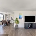 3Br Premium Executive Penthouse W/ Pool & Parking