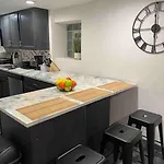 Modern 2Br Apartment West Loop Free Parking