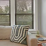 3Br Sparkling Elegant Apt With Kitchen Near Boystown - Cornelia 3N