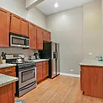 Splendid 4br Close To Bars & Restaurants - Damen 1r Apartment *