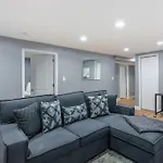 Modern 5Bd/2Ba Duplex W/ Garage Parking