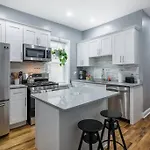 Modern 5Bd/2Ba Duplex W/ Garage Parking