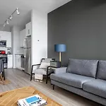 Loop 1br W Deck Gym Wd Nr W Loop The L Chi-220 Apartment